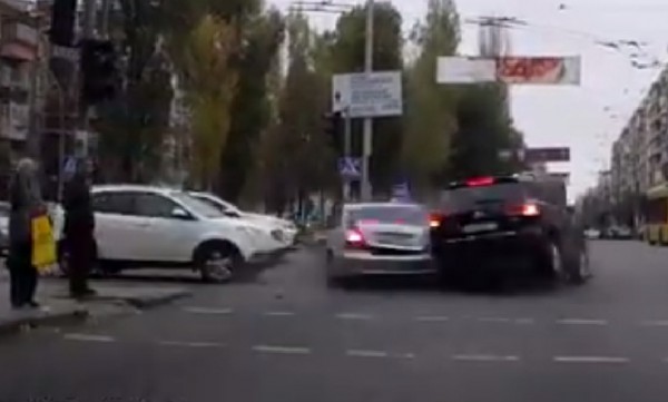 Момент аварии в Киеве