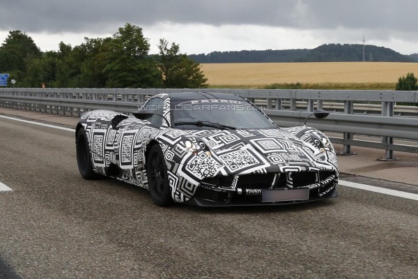 Спорткар Pagani Huayra SE