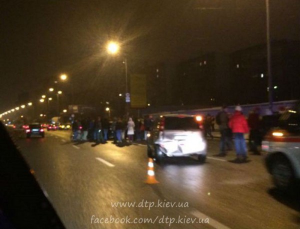 Толпа на месте аварии