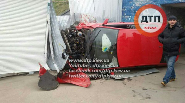 Skoda разбилась на кольце
