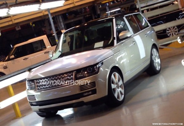 Снимок нового Range Rover, который разошелся по сети