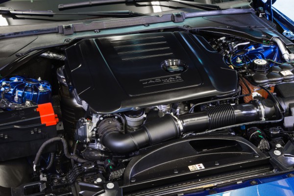 Под капотом Jaguar XE R-Sport