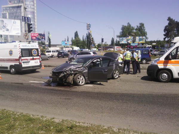 Hyundai Sonata сильно разбит