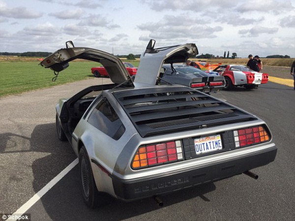 DeLorean DMC-12