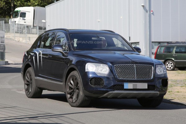 Bentley Bentayga замечен без камуфляжа