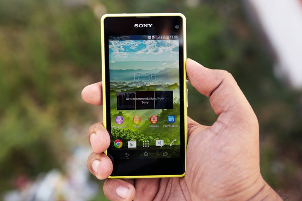 Третье место — Sony Xperia Z1 Compact.