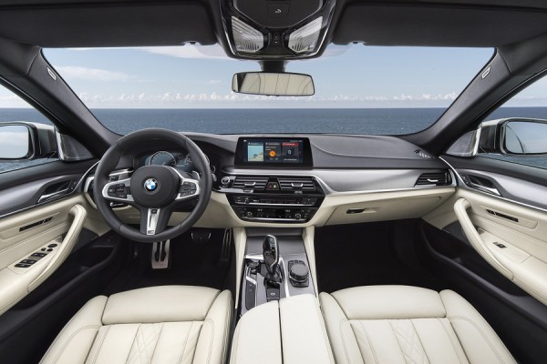 Обновленная BMW M550i
