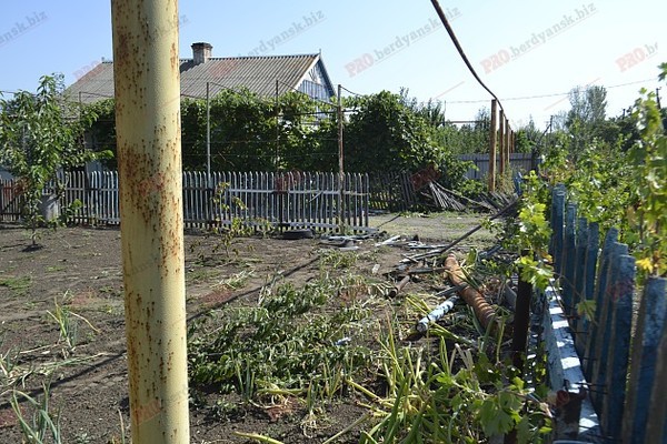 Бронемашина разрушила дом и часть огорода