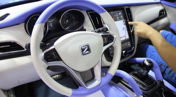 Интерьер Zotye SR7/S21
