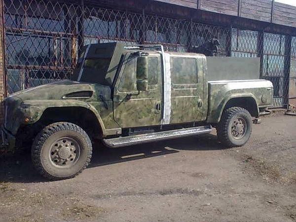 Автомобиль раскрасили в камуфляж