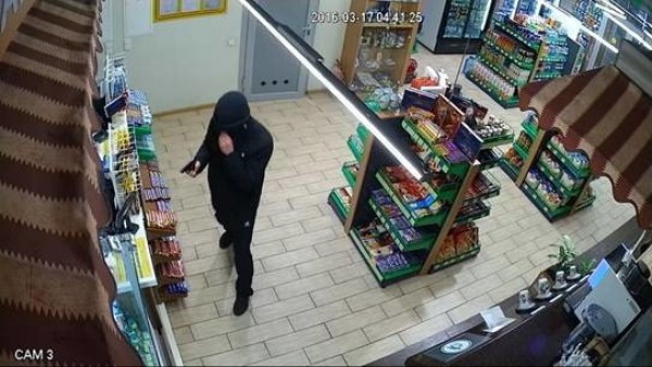Преступник на АЗС