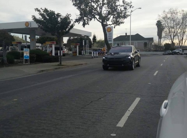Tesla Model X на дорогах США