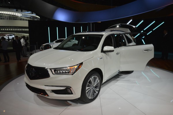 Acura представила обновленный MDX