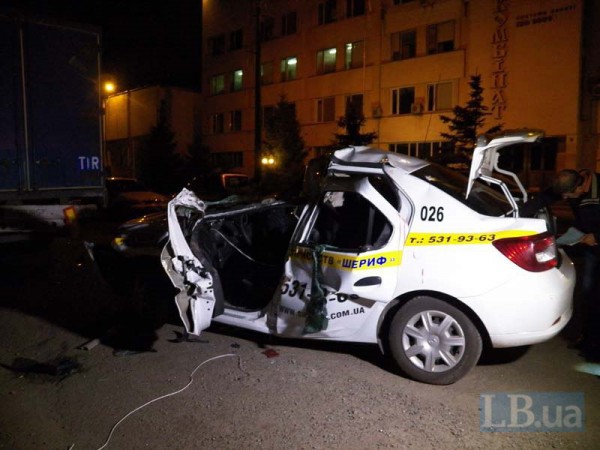 Renault попал в смертельную аварию в Киеве