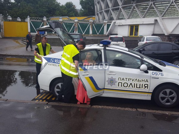 Пьяная девушка на Range Rover разбила три авто
