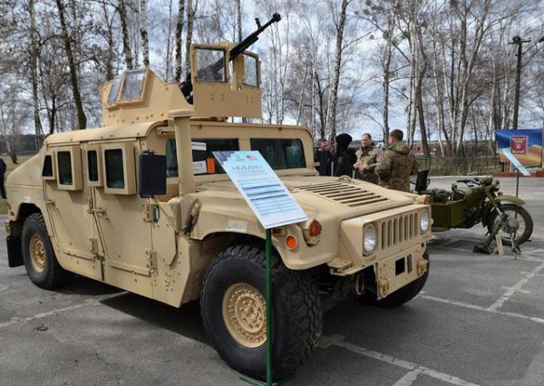 На американские HMMWV поставили пулеметы