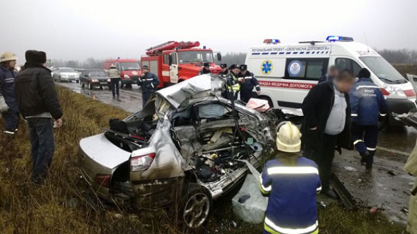 В ДТП под Донецком погибли водитель и пассажирка Lexus