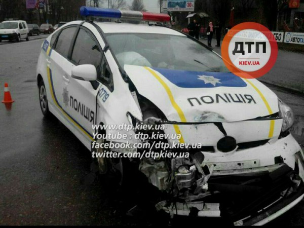 Автомобиль полиции не сильно пострадал