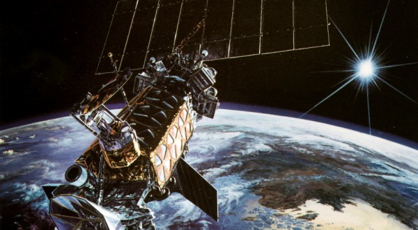 Спутник DMSP-19 в представлении хужожника