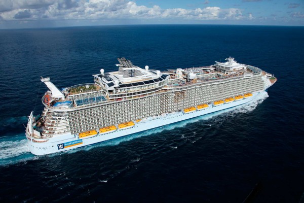 27 марта 2018 на воду спущен Symphony of the Seas — новый самый большой круизный лайнер в мире
