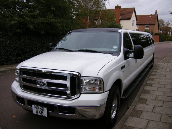 Примерно так выглядит оригинальный Ford Excursion