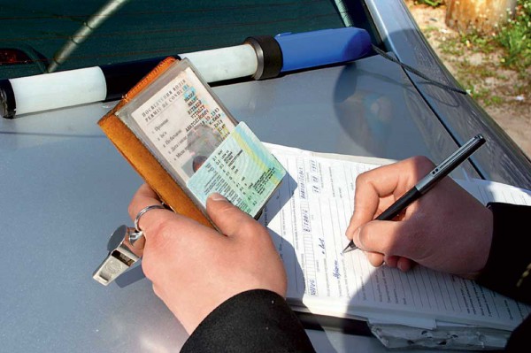 Автор законопроекта хочет исключить удостоверение водителя из списка документов, удостоверяющих личность