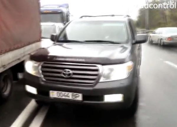ДТП спровоцировал Toyota Land Cruiser c именными номерами