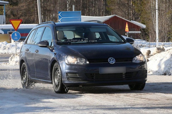 Новый Volkswagen Golf Variant на зимних тестах