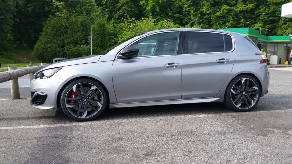 Большой хот-хэтч Peugeot
