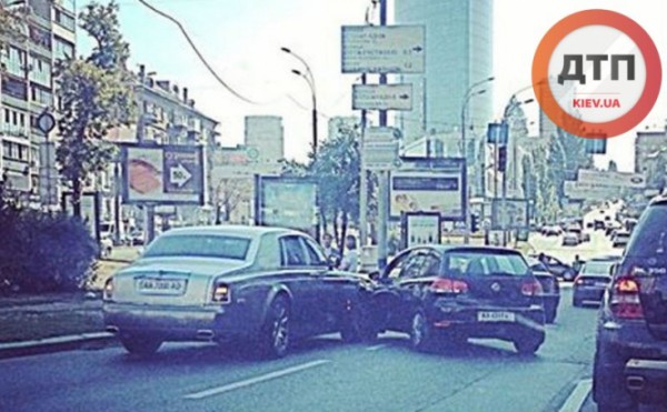 Rolls-Royce Phantom попал в аварию