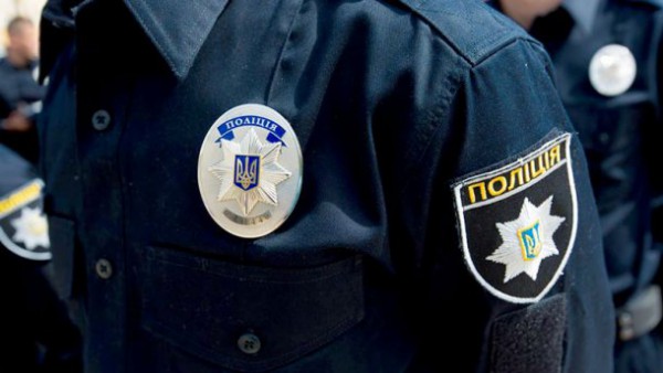 Полицейскую сбили во время проверки документов