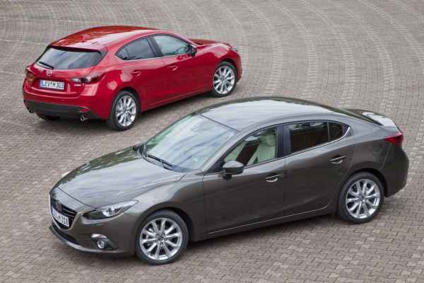 Новая Mazda3 в кузове седан и хэтчбек. Выйдет осенью.