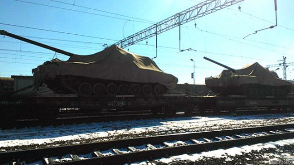 Армата на железной дороге