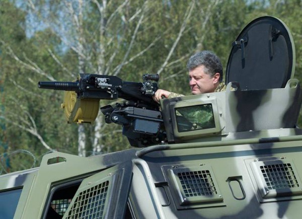 Президент Украины осмотрел новые бронеавтомобили