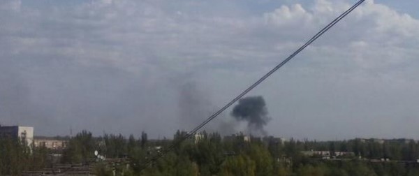 В Горловке возле школы сгорела Газель с символикой боевиков