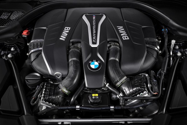 Двигатель обновленной BMW M550i