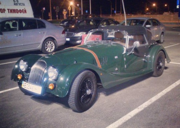 Неоретрокар Morgan 4 ручной сборки с украинскими номерами