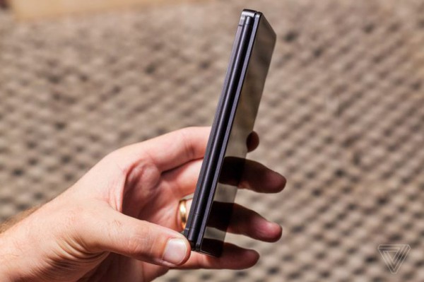 ZTE Axon M