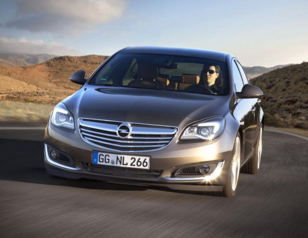 Обновленный Opel Insignia выйдет осенью 2013 года