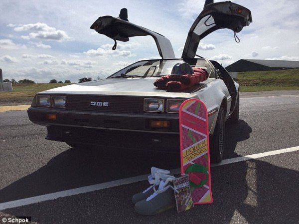DeLorean DMC-12