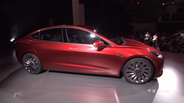 Компания Tesla представила Model 3