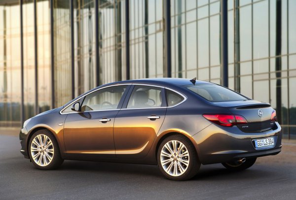 Вживую Opel Astra покажут на Московском автосалоне