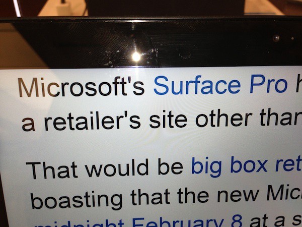 Microsoft Surface Pro - четкость дисплея потрясающая, буквы словно нанесены на бумагу, а не отображаются на ЖК-экране
