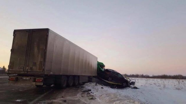 Эвакуатор как раз грузил легковой автомобиль