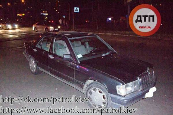 В Киеве Mercedes сбил пешехода