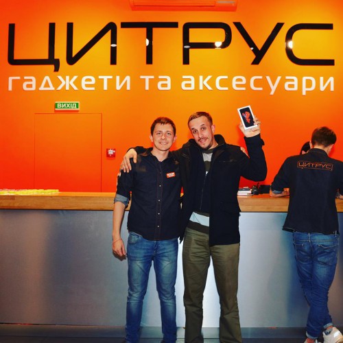 Первый покупатель iPhone 6S в Украине - киевлянин Усама