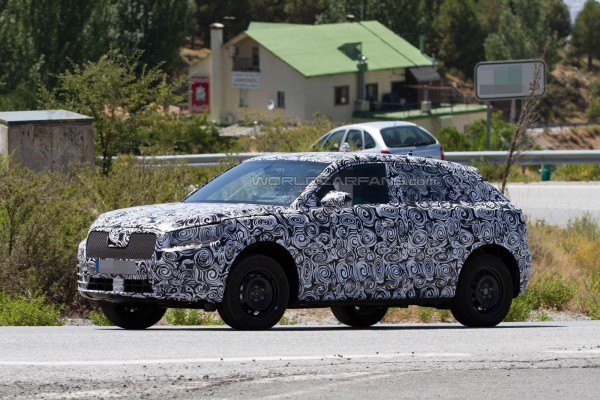 Audi Q1 вывели на тесты