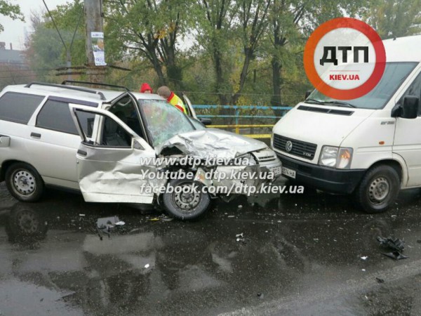 Авария в Киеве на мокрой трассе