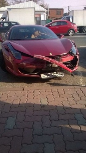 Машина не сильно пострадала