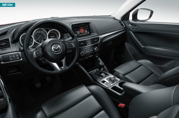 В салоне поставили новый монитор и систему Mazda Connect